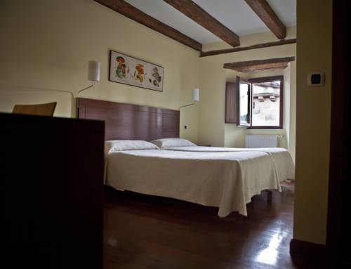 Imagen de la habitación del Hostal Hospeder&iacute;a Porta Coeli. Foto 11