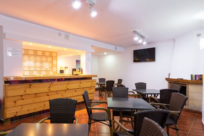 Imagen de los interiores del Hostal Hostal Boutique Luna de Nerja OLIVE OIL FREE DEGUSTATION & SALE. Foto 14