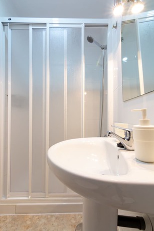 Imagen de la habitación del Hostal Hostal Boutique Luna de Nerja OLIVE OIL FREE DEGUSTATION & SALE. Foto 6