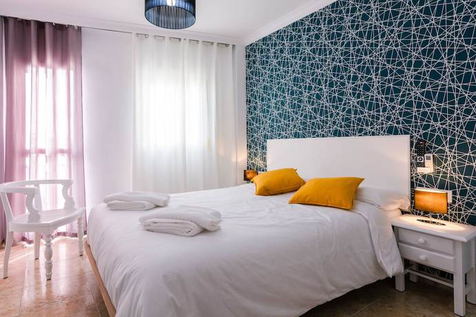 Imagen de la habitación del Hostal Hostal Boutique Luna de Nerja OLIVE OIL FREE DEGUSTATION & SALE. Foto 7