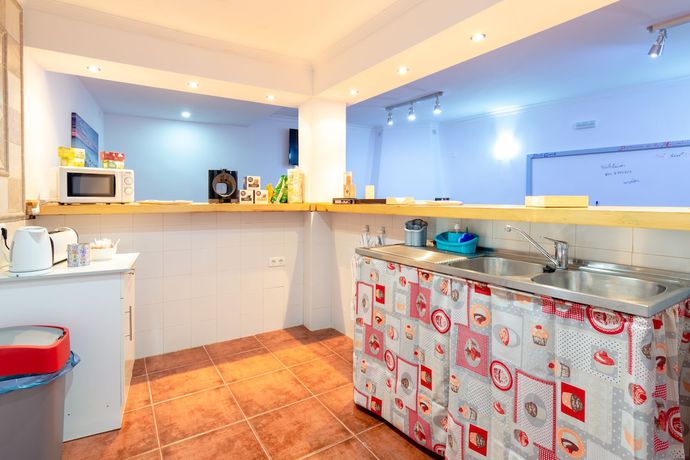 Imagen de los interiores del Hostal Hostal Boutique Luna de Nerja OLIVE OIL FREE DEGUSTATION & SALE. Foto 20