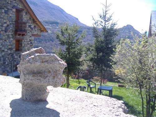 Imagen de los exteriores del Hostal Hostal Casa Lacreu. Foto 2