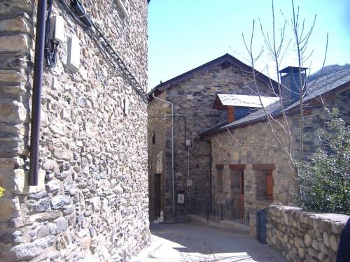 Imagen de los exteriores del Hostal Hostal Casa Lacreu. Foto 5