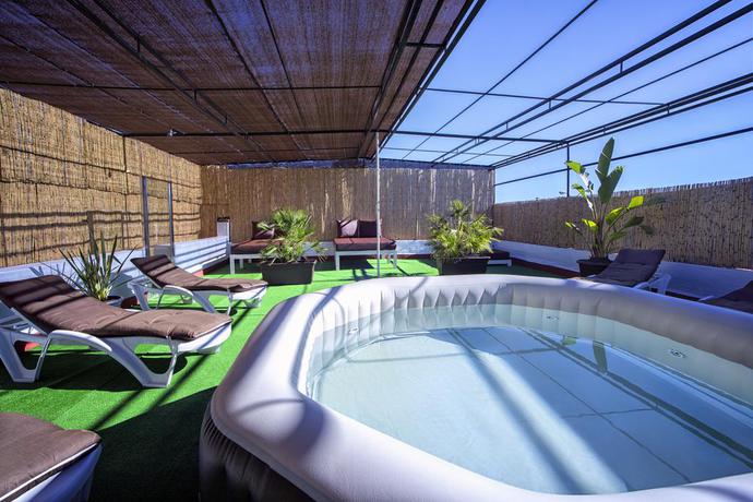 Imagen de los interiores del Hostal Hostal Ciudad Jardin Malaga. Foto 8