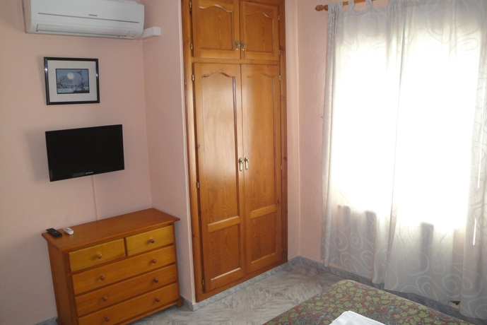Imagen de la habitación del Hostal Hostal Cristina, Denia. Foto 1