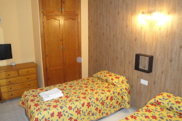 Imagen de la habitación del Hostal Hostal Cristina, Denia. Foto 3