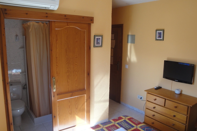 Imagen de la habitación del Hostal Hostal Cristina, Denia. Foto 4