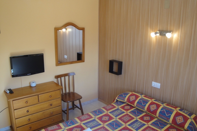 Imagen de la habitación del Hostal Hostal Cristina, Denia. Foto 6