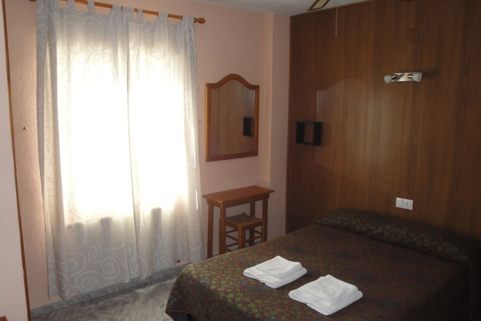 Imagen de la habitación del Hostal Hostal Cristina, Denia. Foto 9