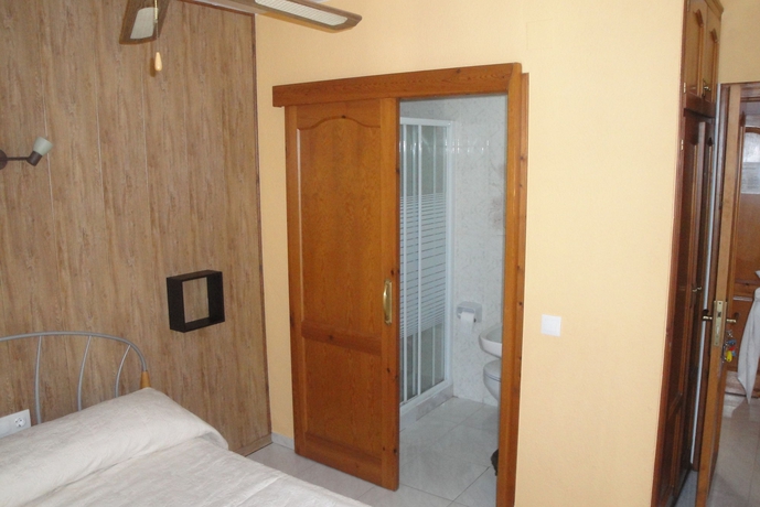 Imagen de la habitación del Hostal Hostal Cristina, Denia. Foto 10