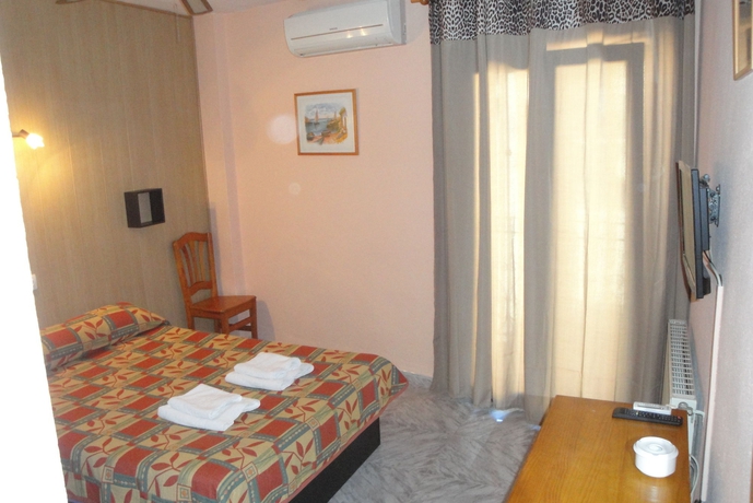 Imagen de la habitación del Hostal Hostal Cristina, Denia. Foto 11