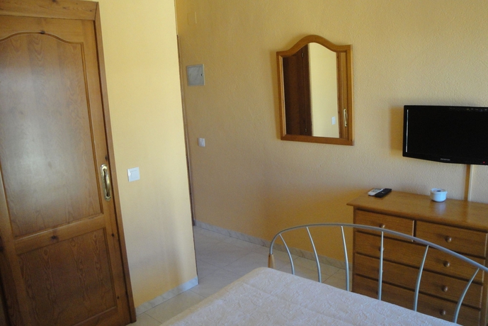 Imagen de la habitación del Hostal Hostal Cristina, Denia. Foto 13