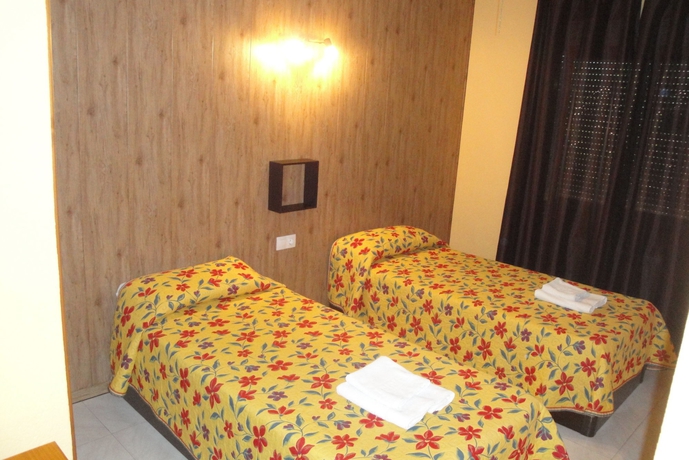Imagen de la habitación del Hostal Hostal Cristina, Denia. Foto 14
