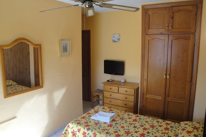 Imagen de la habitación del Hostal Hostal Cristina, Denia. Foto 15
