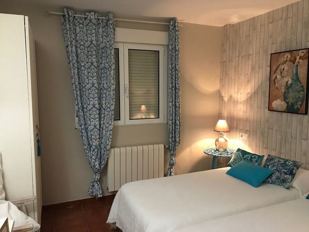 Imagen de la habitación del Hostal Hostal Llanda. Foto 3