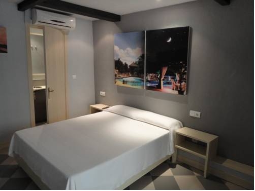 Imagen de la habitación del Hostal Hostal Los Caracoles. Foto 2