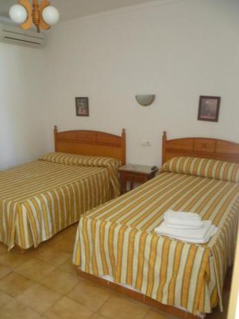 Imagen de la habitación del Hostal Hostal Los Mellizos. Foto 2