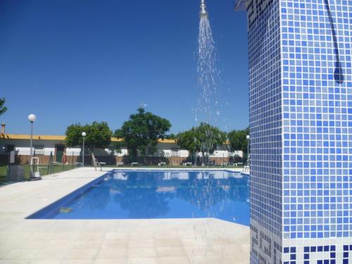 Imagen de la piscina del Hostal Hostal Los Mellizos. Foto 4