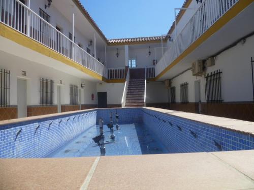 Imagen de la piscina del Hostal Hostal Los Mellizos. Foto 6