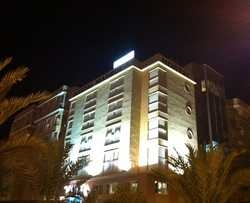 Imagen de los exteriores del Hostal Hostal Madruga. Foto 17