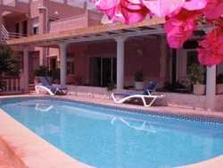 Imagen de la piscina del Hostal Hostal Residencial La Paloma. Foto 9