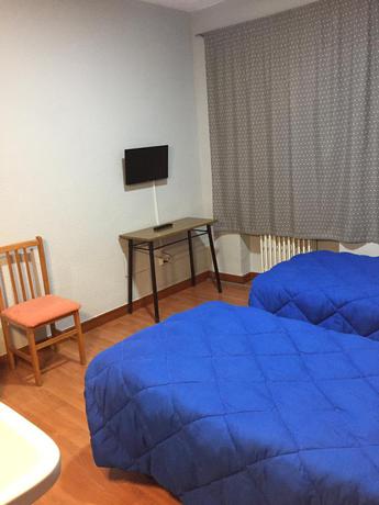 Imagen de la habitación del Hostal Hostal Rosales. Foto 3