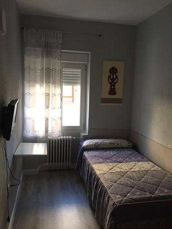 Imagen de la habitación del Hostal Hostal Rosales. Foto 5