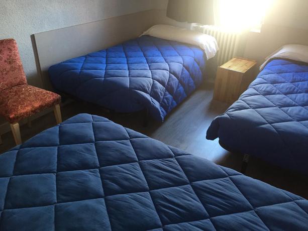 Imagen de la habitación del Hostal Hostal Rosales. Foto 7