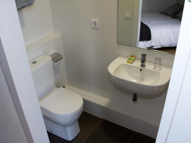 Imagen de la habitación del Hostal Hostalin Barcelona Diputación. Foto 7