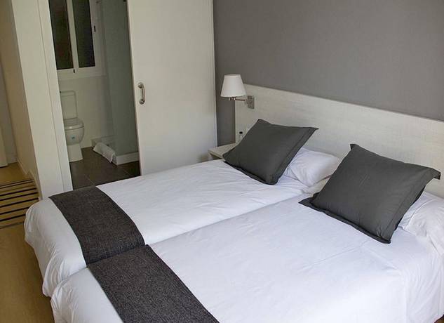 Imagen de la habitación del Hostal Hostalin Barcelona Diputación. Foto 9