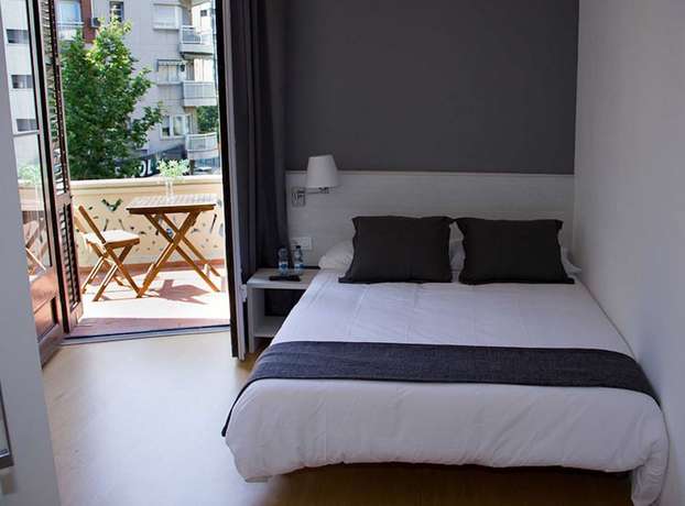 Imagen de la habitación del Hostal Hostalin Barcelona Diputación. Foto 14