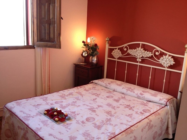 Imagen de la habitación del Hostal Hostatgeria Sant Jaume. Foto 10