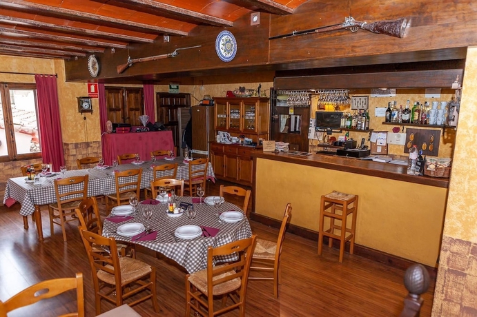 Imagen del bar/restaurante del Hostal Hostatgeria Sant Jaume. Foto 8