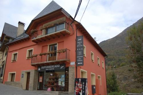 Imagen de los exteriores del Hostal Hostau Era Claverola. Foto 8