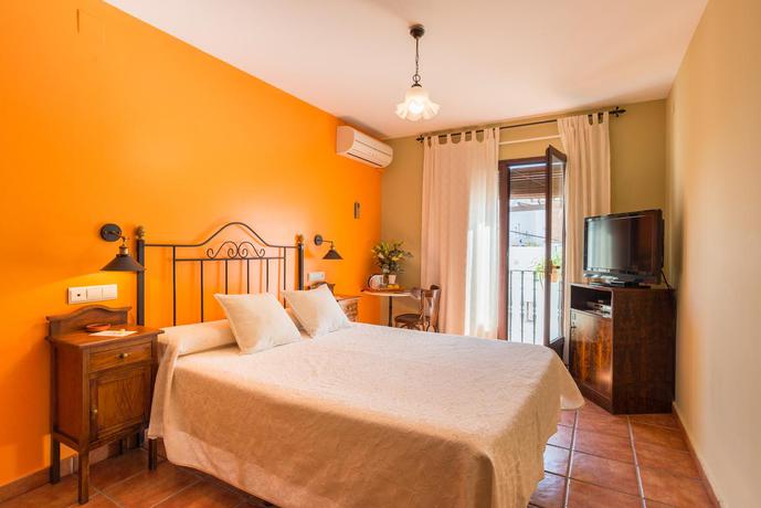 Imagen general del Hostal Hostel El Escudo De Mijas. Foto 7