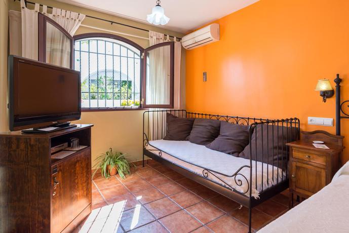 Imagen general del Hostal Hostel El Escudo De Mijas. Foto 9