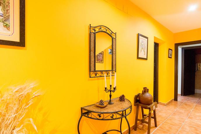 Imagen general del Hostal Hostel El Escudo De Mijas. Foto 14