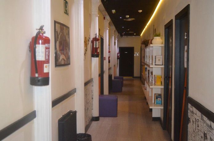 Imagen de los interiores del Hostal Hostels Meetingpoint. Foto 11