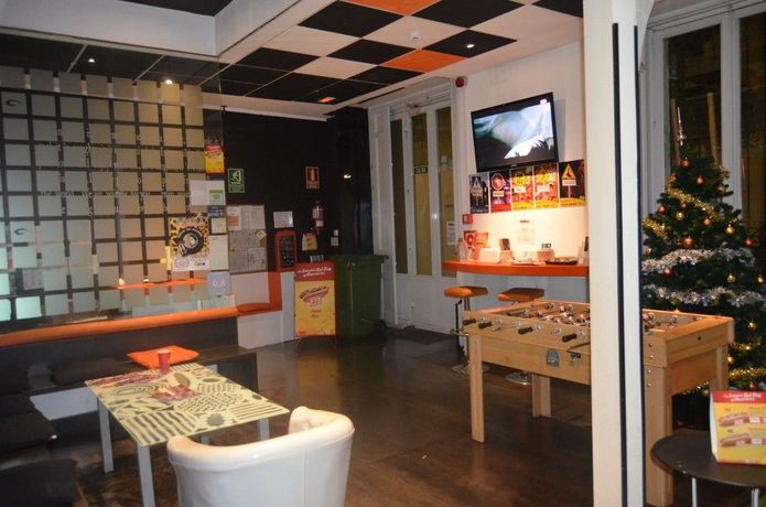Imagen de los interiores del Hostal Hostels Meetingpoint. Foto 12