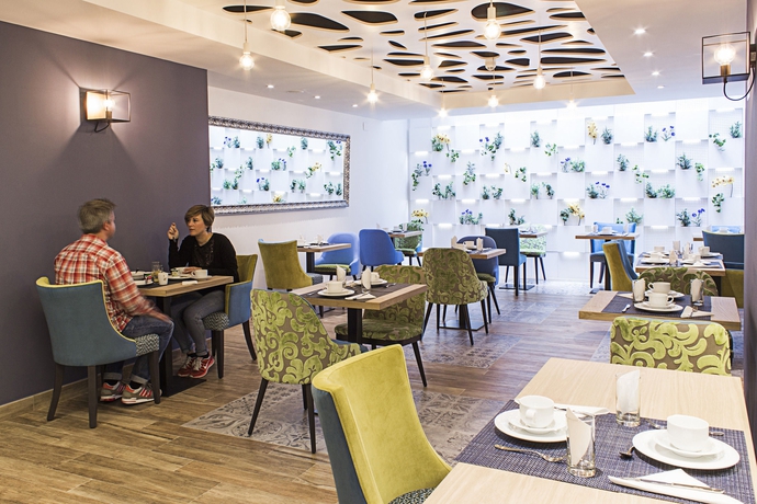 Imagen del bar/restaurante del Hostal Hostemplo Sagrada Familia. Foto 5