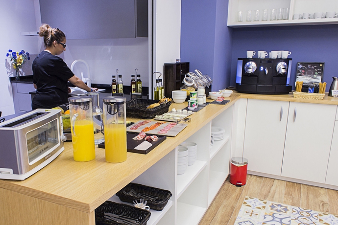 Imagen del bar/restaurante del Hostal Hostemplo Sagrada Familia. Foto 6