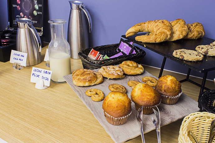 Imagen del bar/restaurante del Hostal Hostemplo Sagrada Familia. Foto 10