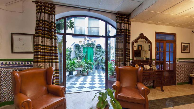 Imagen de los exteriores del Hostal Hosteria De Rafi. Foto 19