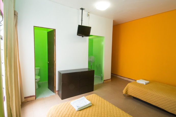 Imagen de la habitación del Hostal Hotel Amigo Suites. Foto 7