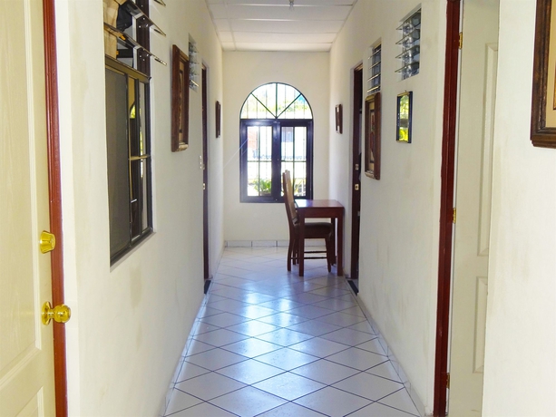 Imagen de los interiores del Hostal Hotel Armon&iacute;a. Foto 12