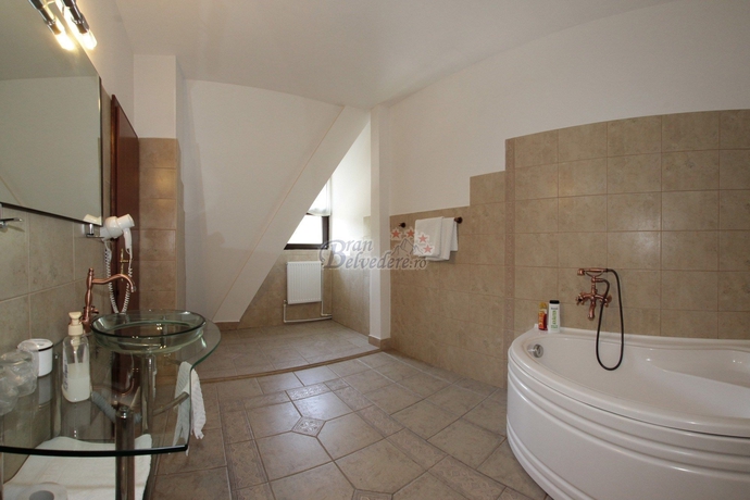 Imagen de la habitación del Hostal Hotel Bran Belvedere. Foto 2