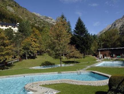 Imagen de la piscina del Hostal Hotel Caldas. Foto 6