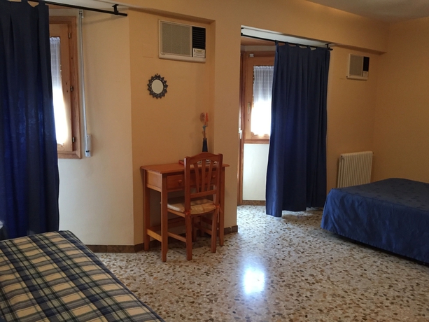 Imagen de la habitación del Hostal Hotel Castellote. Foto 6