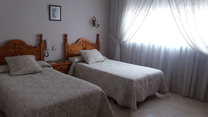 Imagen de la habitación del Hostal Hotel Covadonga. Foto 10