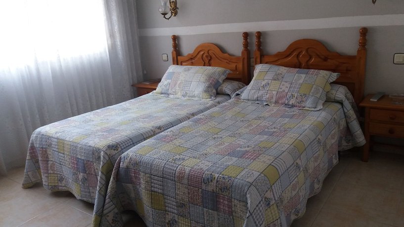 Imagen de la habitación del Hostal Hotel Covadonga. Foto 11